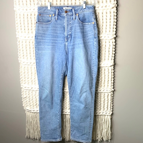 Madewell The Curvy Mom Jean - Picture 4 of 10